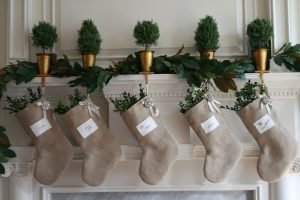 30 Christmas Ideas Of Decorating With Burlap