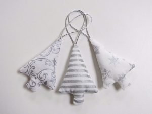 21 Beautiful Silver Christmas Tree Decoration Ideas